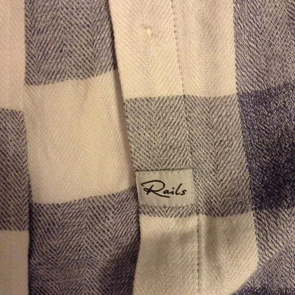 NWOT Rails "Britt" Rolled Sleeve - Picture 4 of 6
